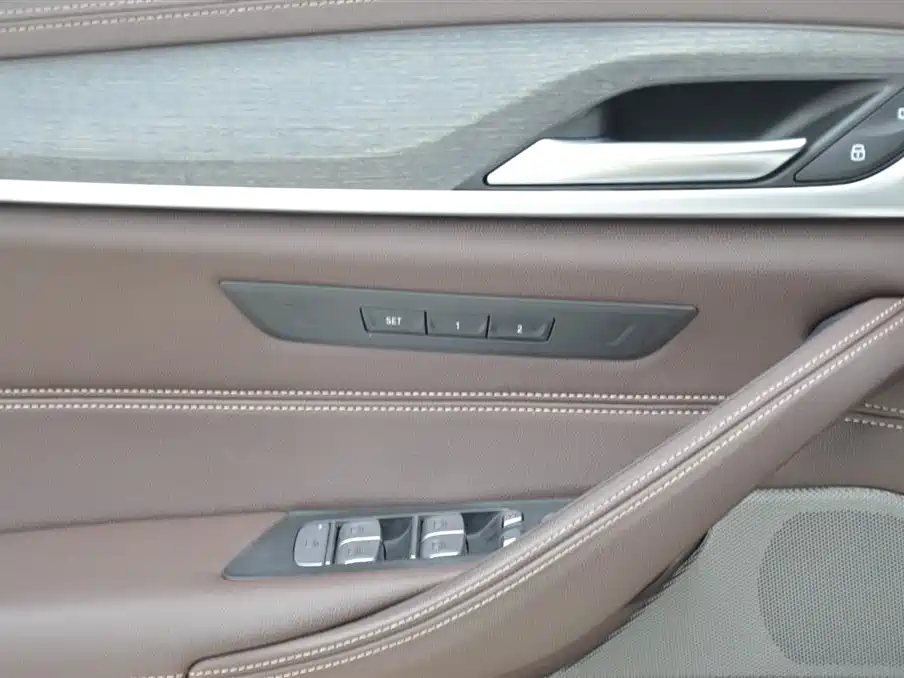BMW 5 Series 2023 — фото 14