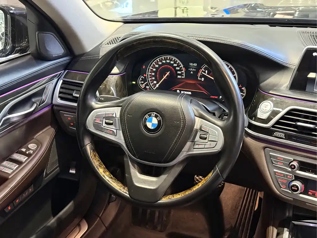 BMW 7 Series 2017 — фото 10