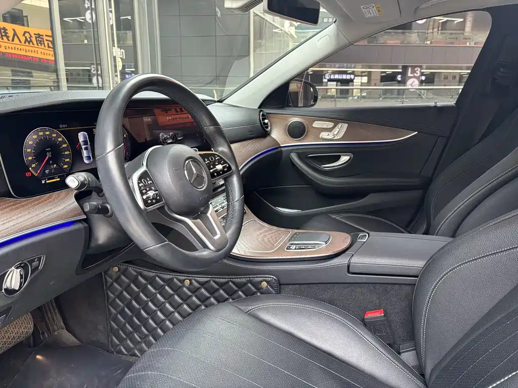 Mercedes-Benz E-Class 2019 — фото 28