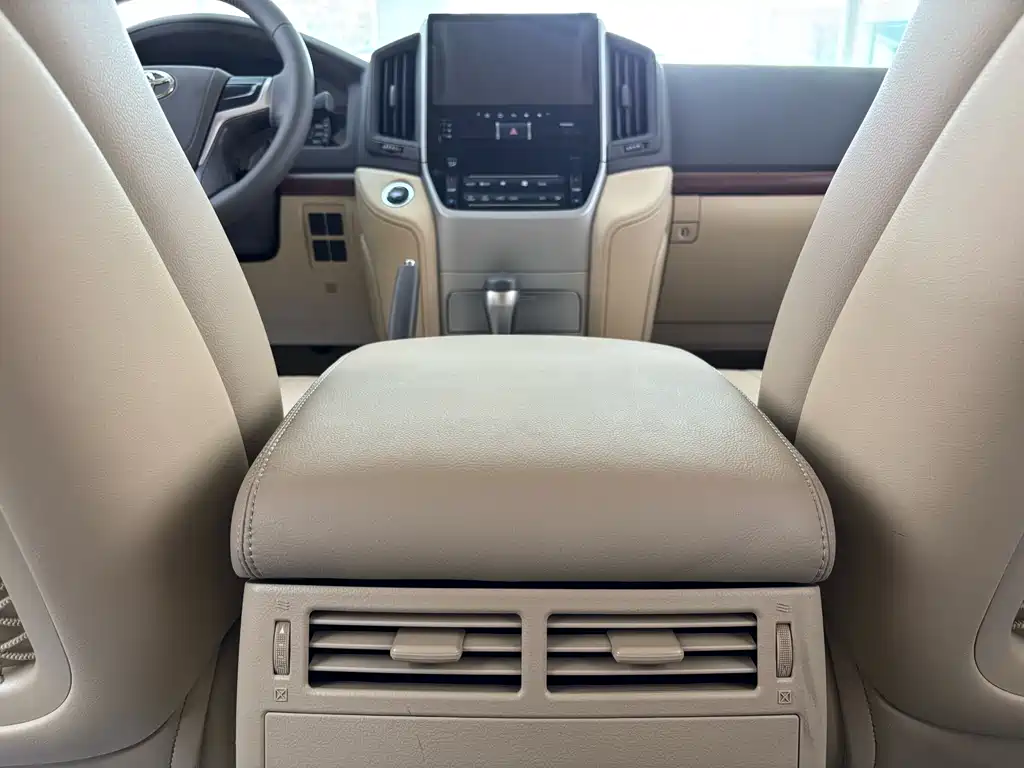 Toyota Land Cruiser 2017 — фото 15