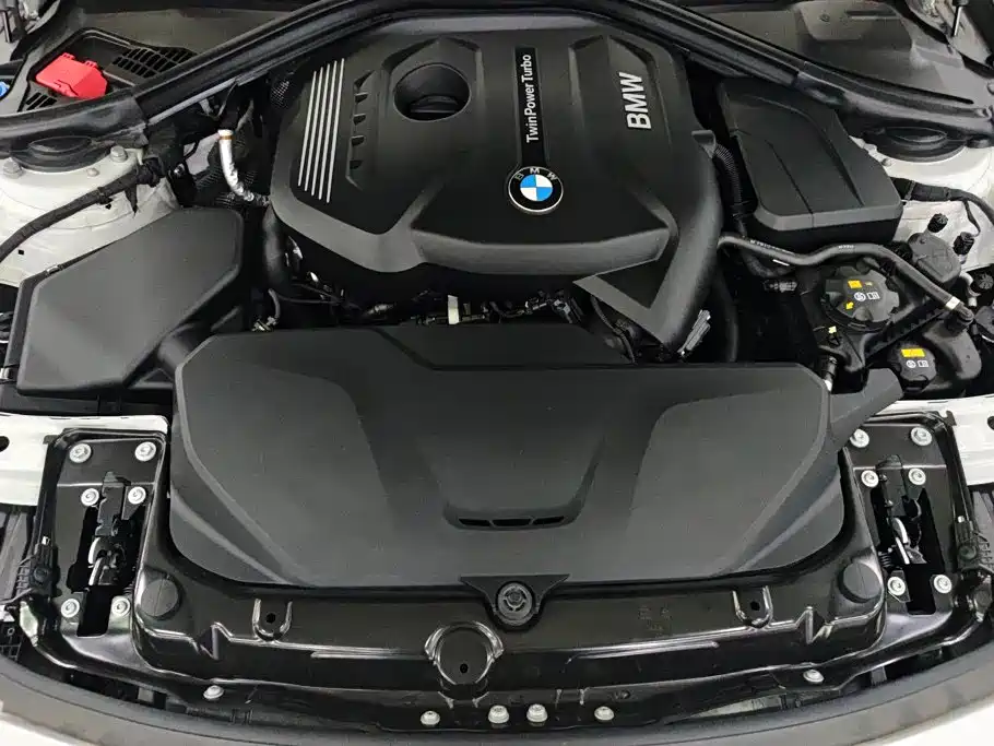 BMW 3 Series 2019 — фото 10