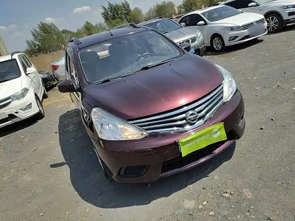 Nissan Livina 2015