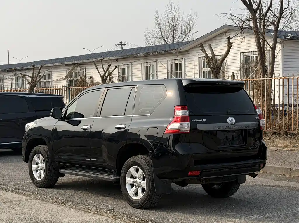 Toyota Prado 2015 — фото 6