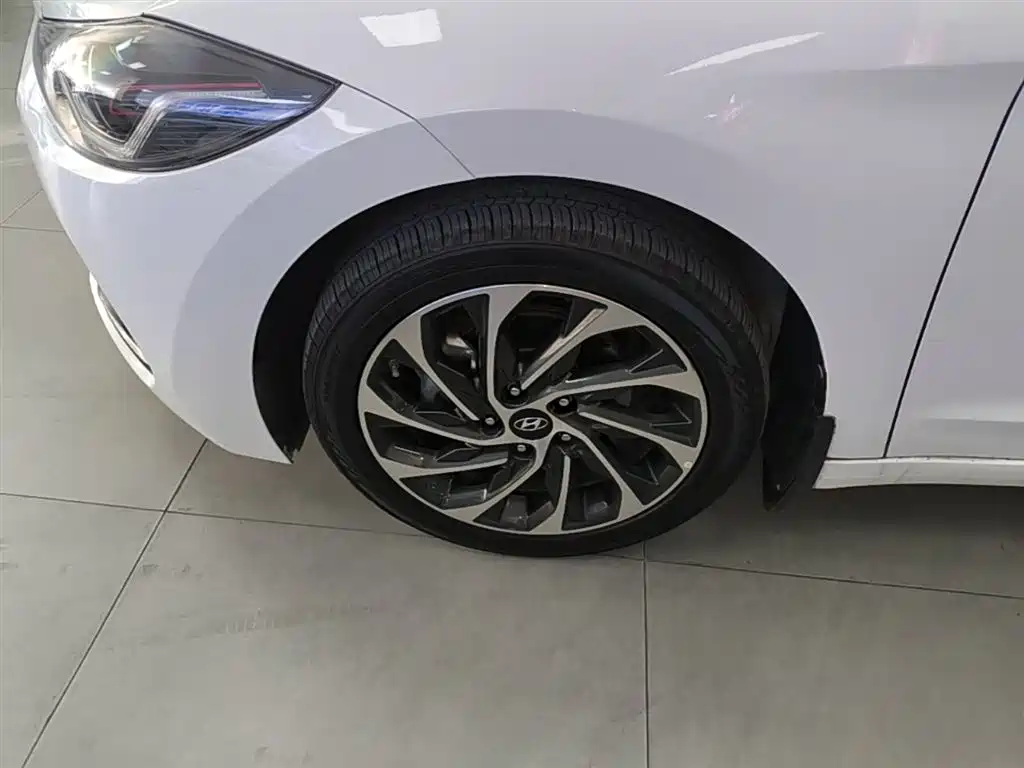 Hyundai Elantra 2019 — фото 23