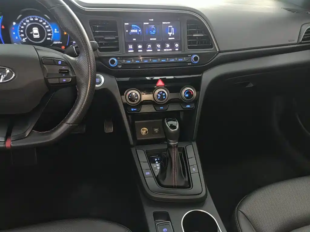 Hyundai Elantra 2019 — фото 13
