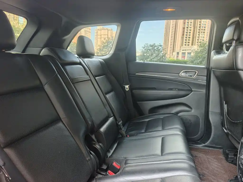 Jeep Grand Cherokee 2015 — фото 14