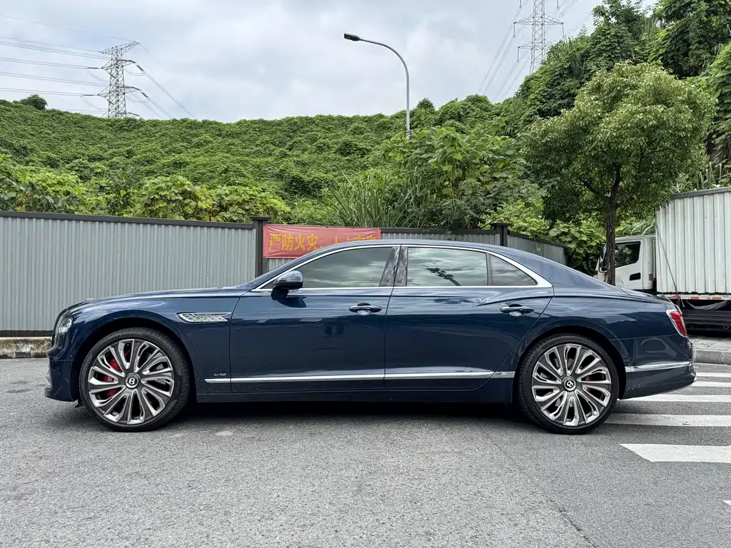 Bentley Flying Spur 2021 — фото 24