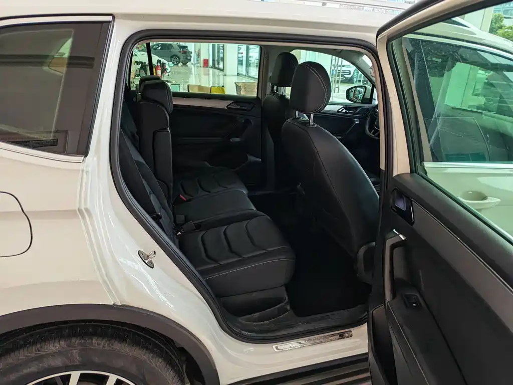 Volkswagen Tiguan L 2018 — фото 9