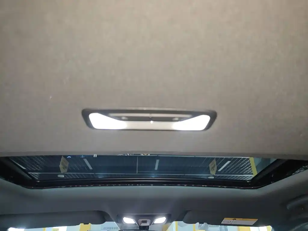 Changan UNI-V Smart Electric Idd 2023 — фото 18