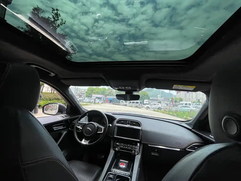 Jaguar F-PACE 2020 — фото 13
