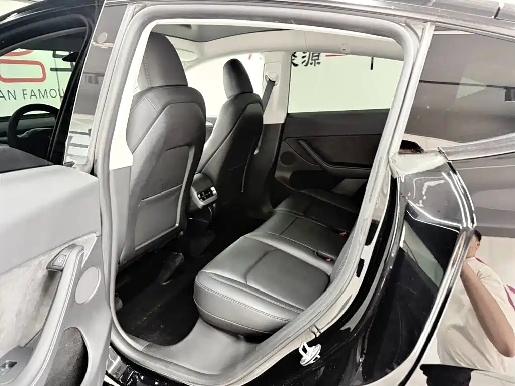 Tesla Model Y 2023 — фото 10