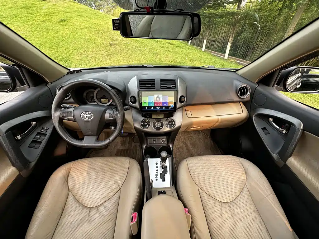 Toyota RAV4 2012 — фото 15