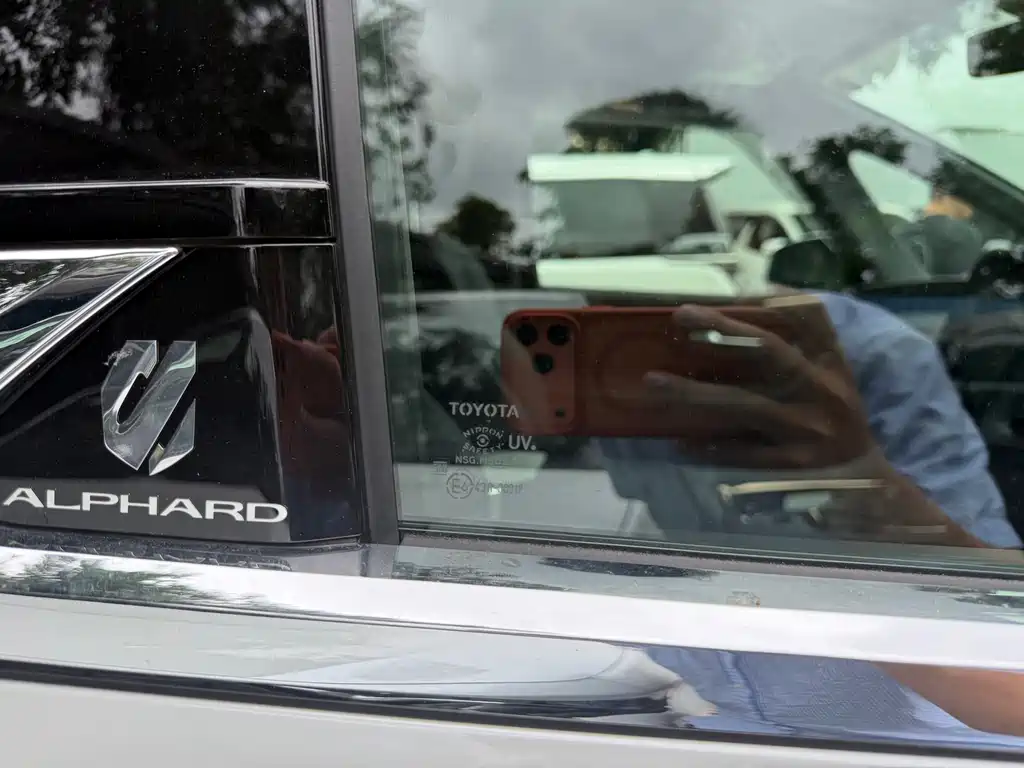 Toyota Alphard — фото 8