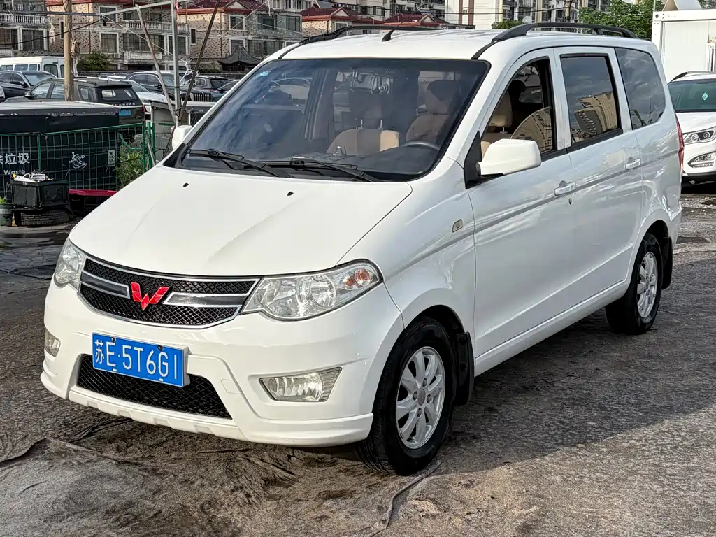 Wuling Hongguang 2015