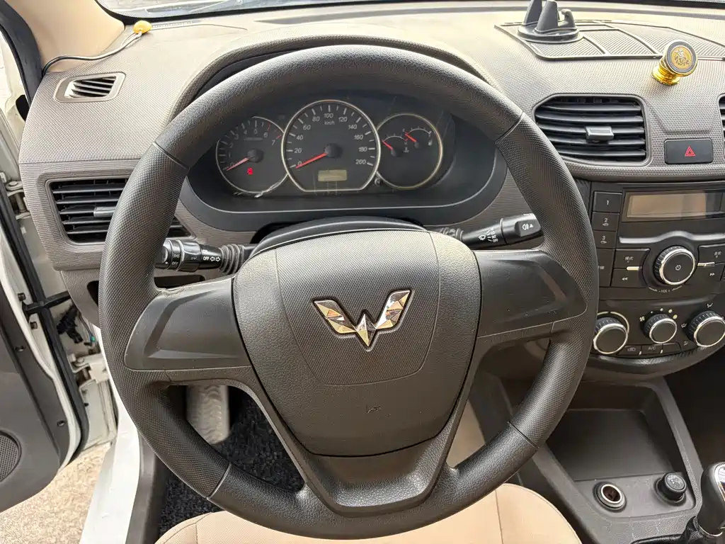 Wuling Hongguang 2015 — фото 18