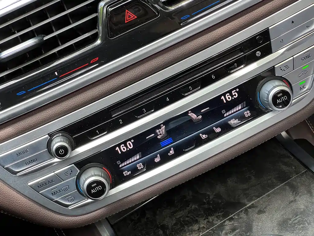BMW 7 Series 2018 — фото 9