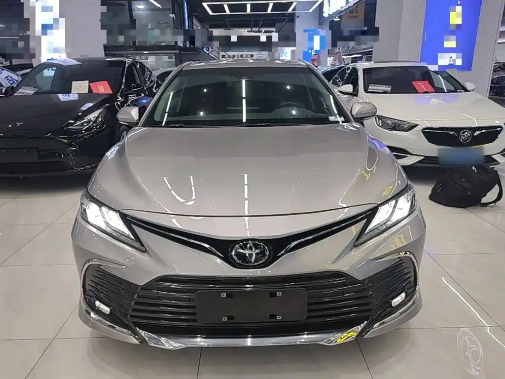 Toyota Camry 2023 — фото 3