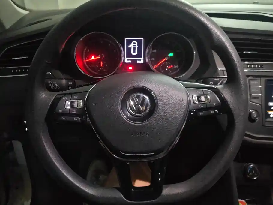 Volkswagen Tiguan L 2018 — фото 15