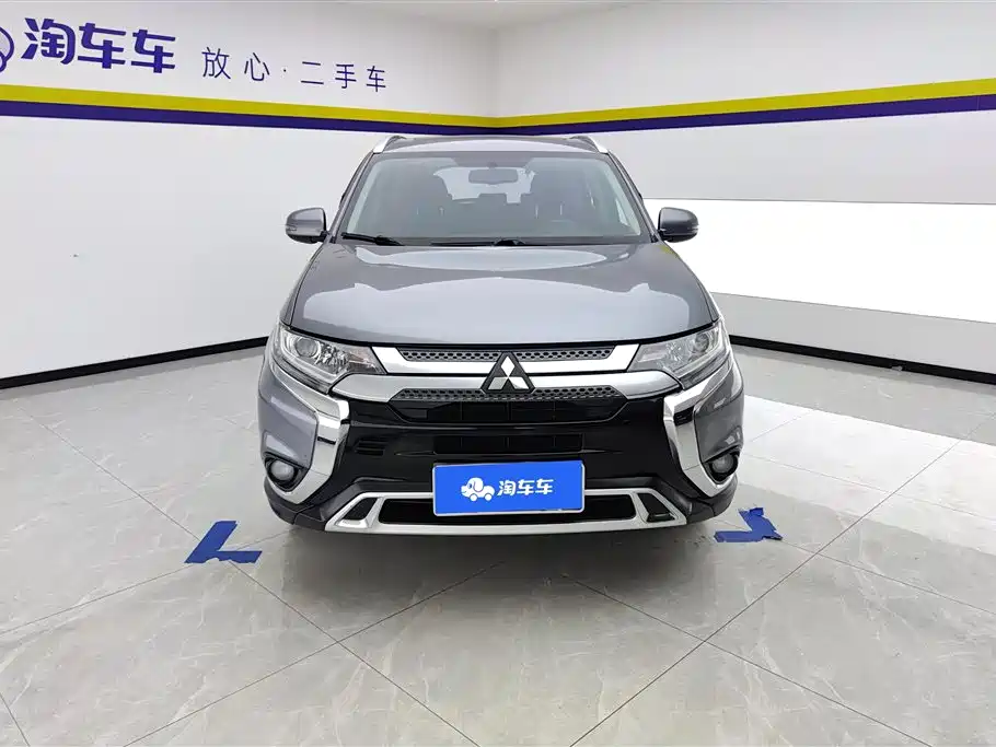 Mitsubishi Outlander 2020 — фото 2