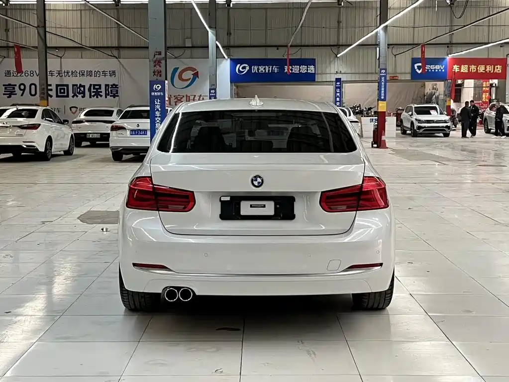 BMW 3 Series 2018 — фото 15