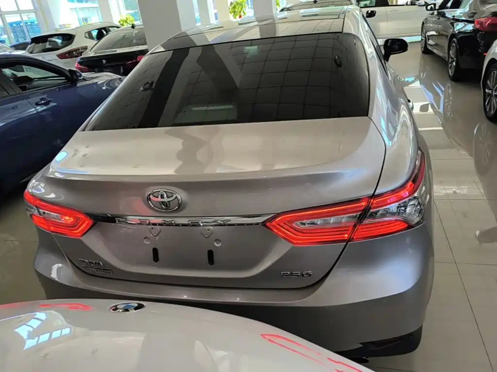 Toyota Camry 2018 — фото 6