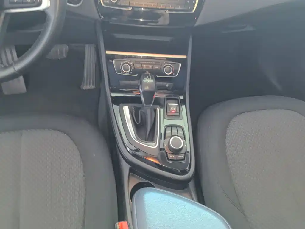 BMW 2 Series Station Wagon 2017 — фото 14