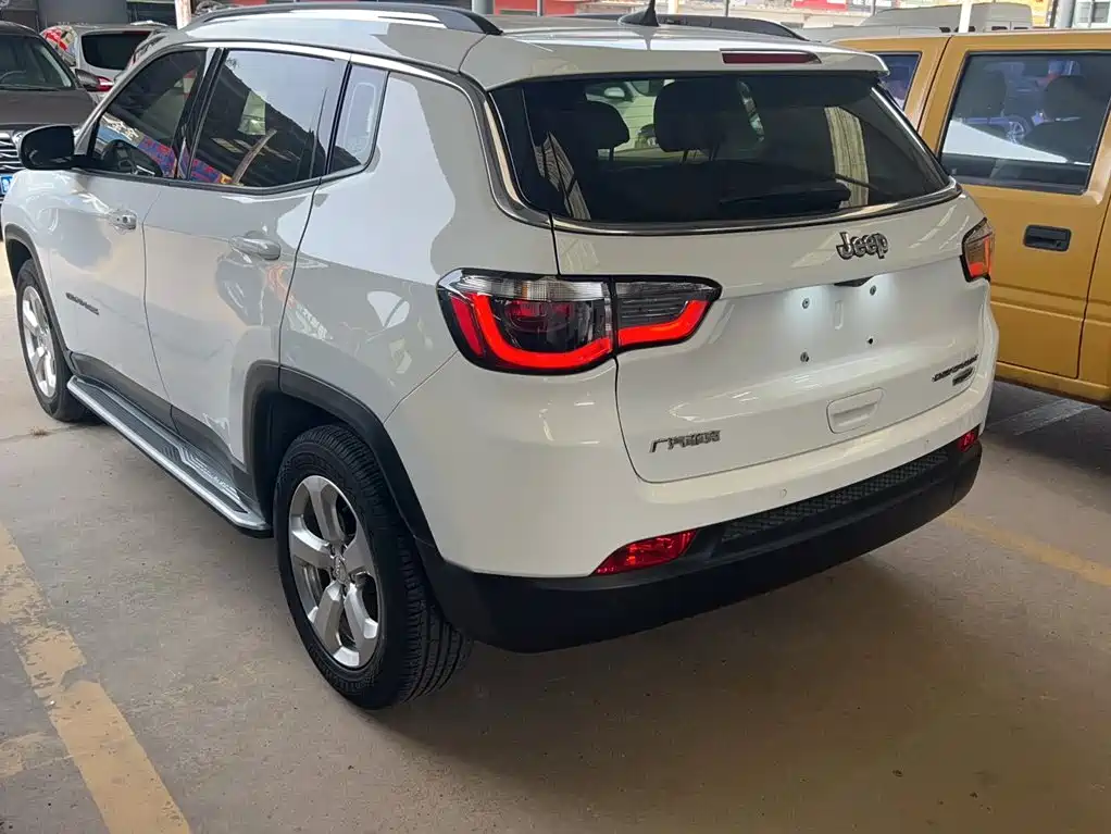 Jeep Compass 2018 — фото 15