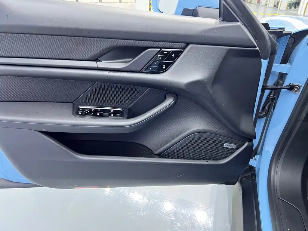 Porsche Taycan 2020 — фото 14