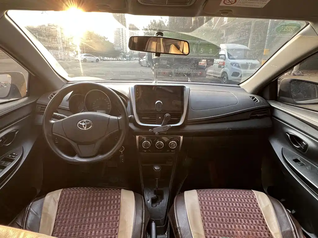 Toyota Yaris L 2020 — фото 4