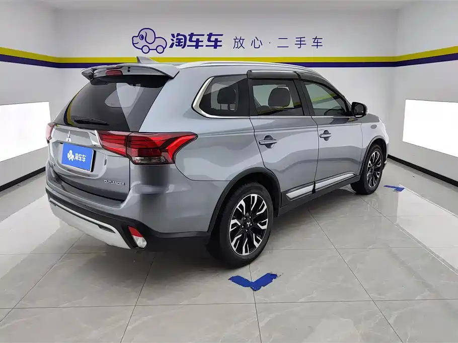 Mitsubishi Outlander 2020 — фото 3