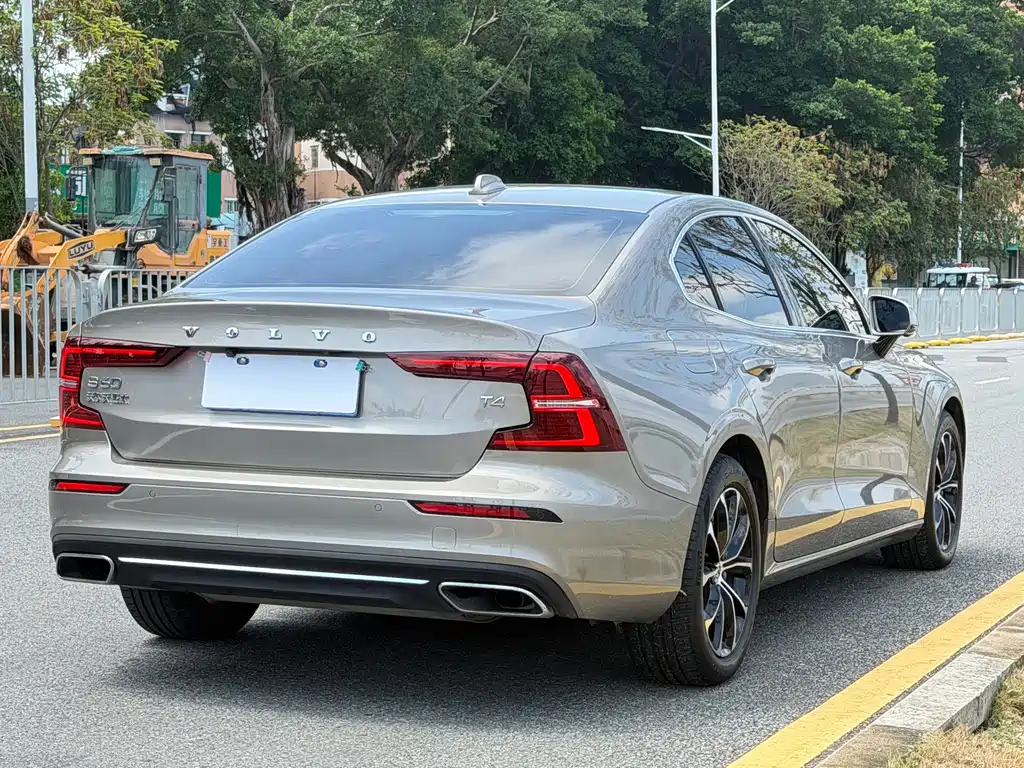 Volvo S60 2021 — фото 17