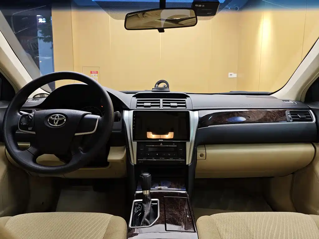Toyota Camry 2016 — фото 20