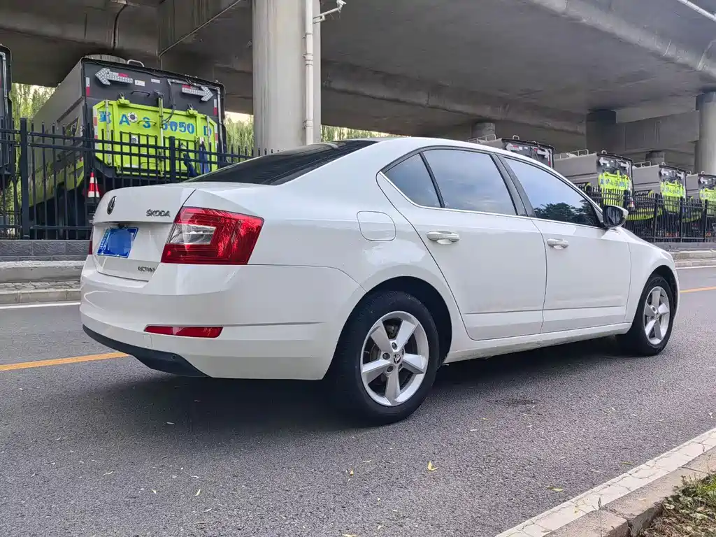 Skoda Octavia 2015 — фото 8