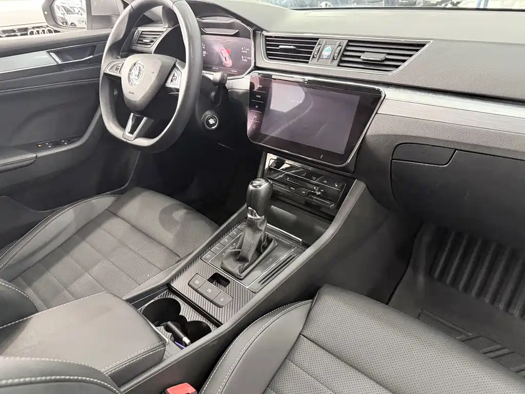 Skoda Superb 2022 — фото 7