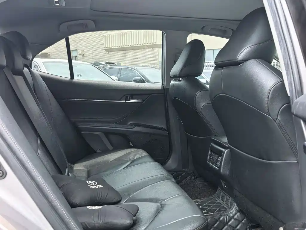 Toyota Camry 2022 — фото 15