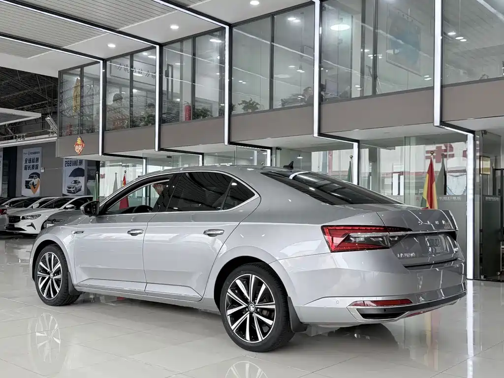 Skoda Superb 2022 — фото 13
