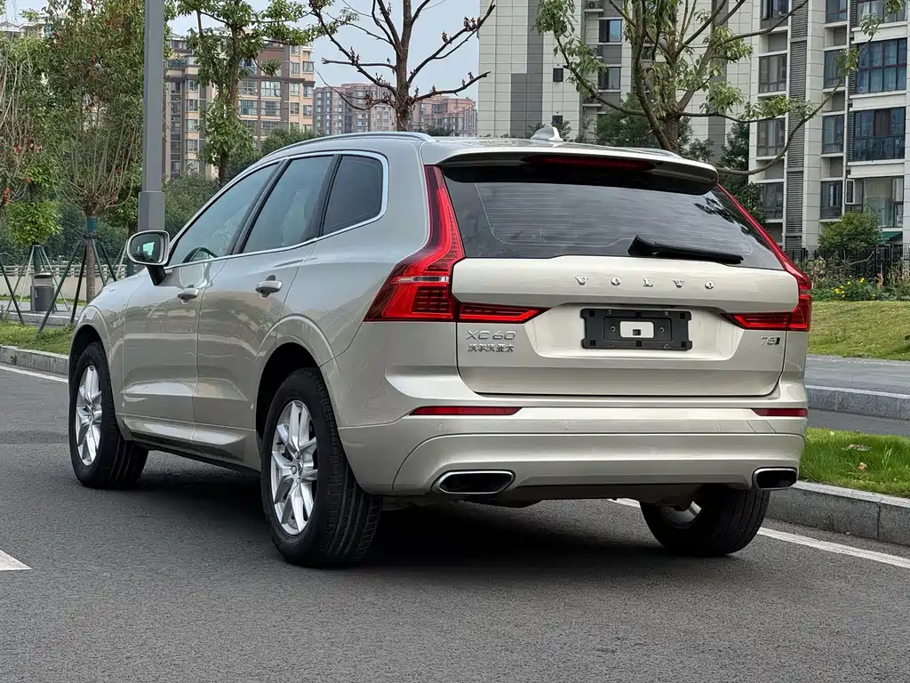 Volvo XC60 2018 — фото 17