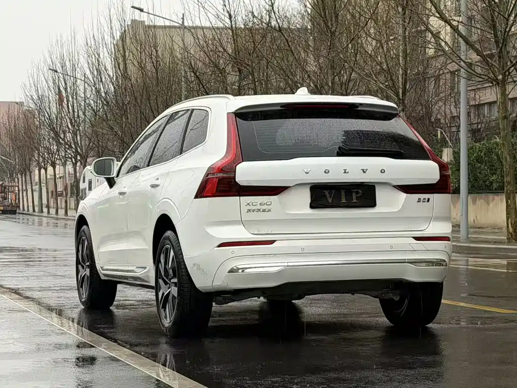 Volvo XC60 2025 — фото 6