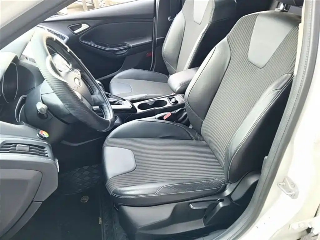 Ford Focus 2014 — фото 15
