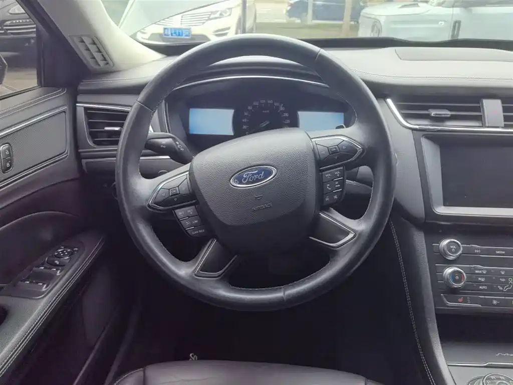 Ford Taurus 2016 — фото 11
