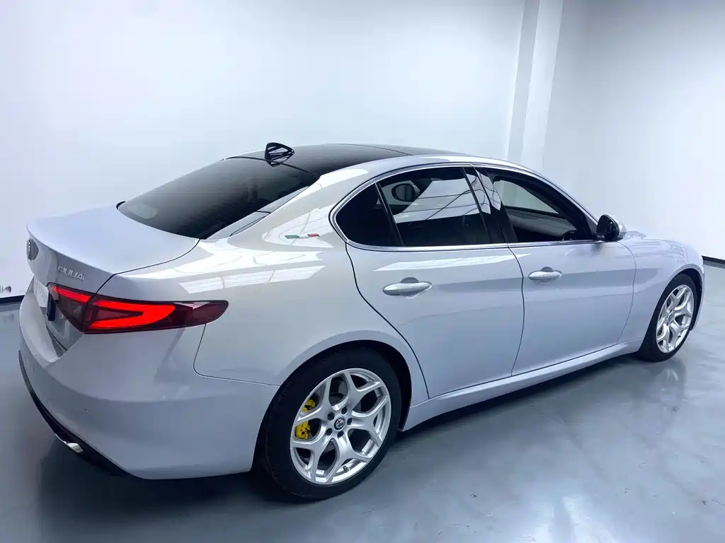 Alfa Romeo Giulia 2020 — фото 9