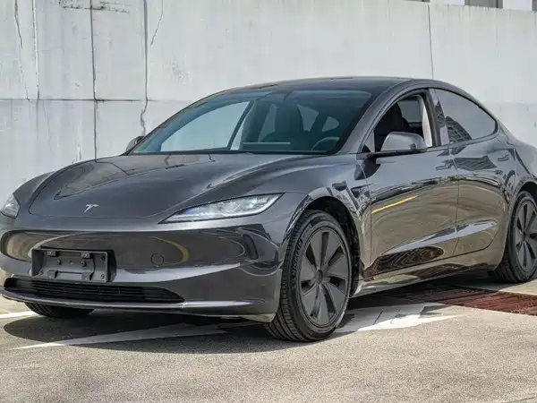 Tesla Model 3 2024