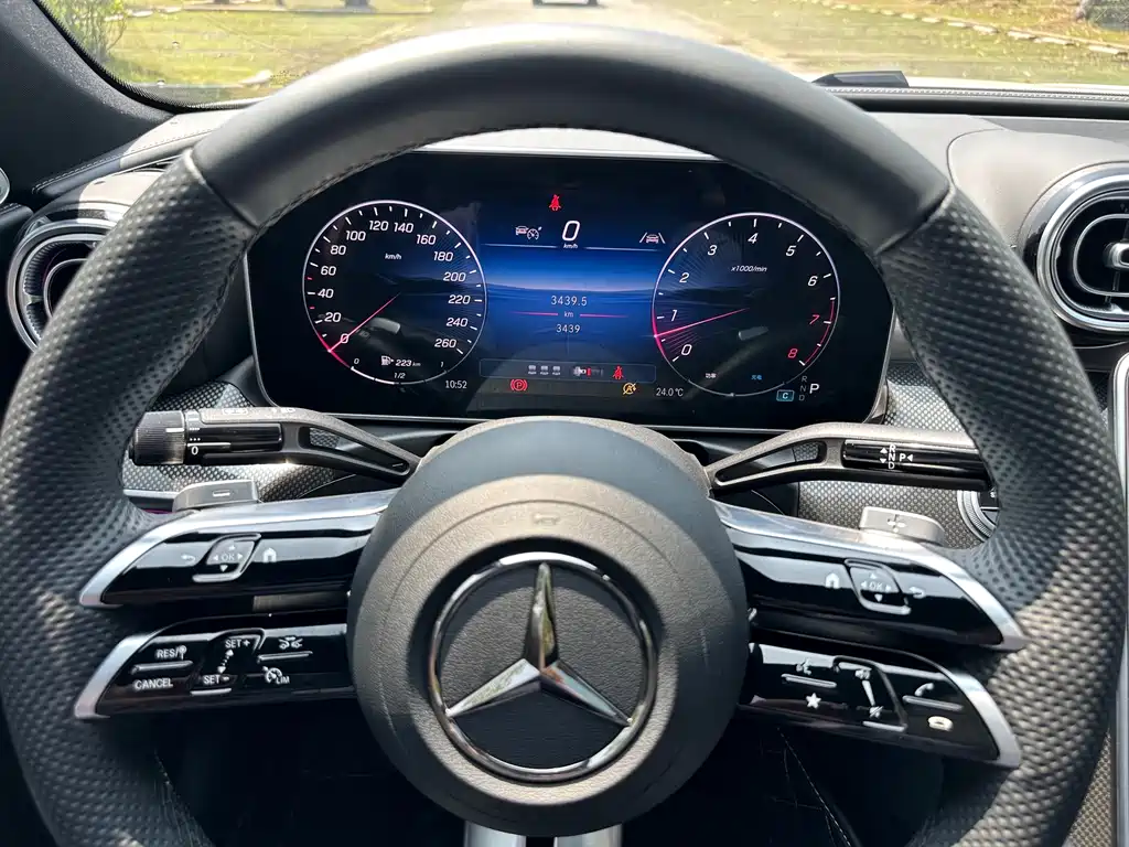 Mercedes-Benz C-Class 2025 — фото 13