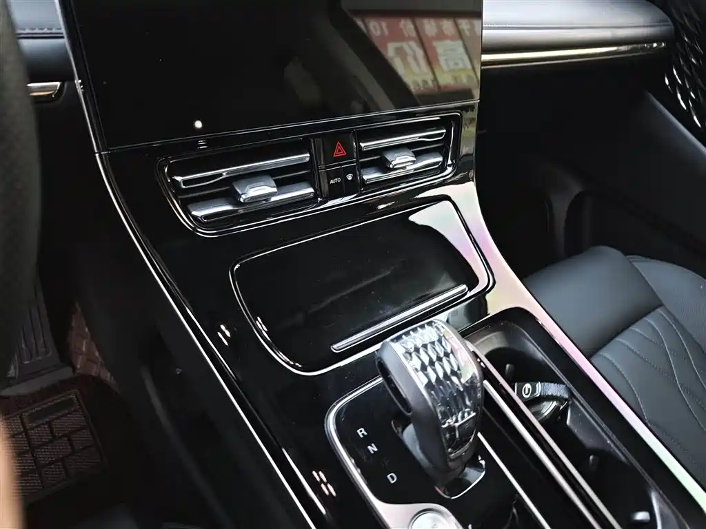 GAC Motor Trumpchi M8 2024 — фото 15