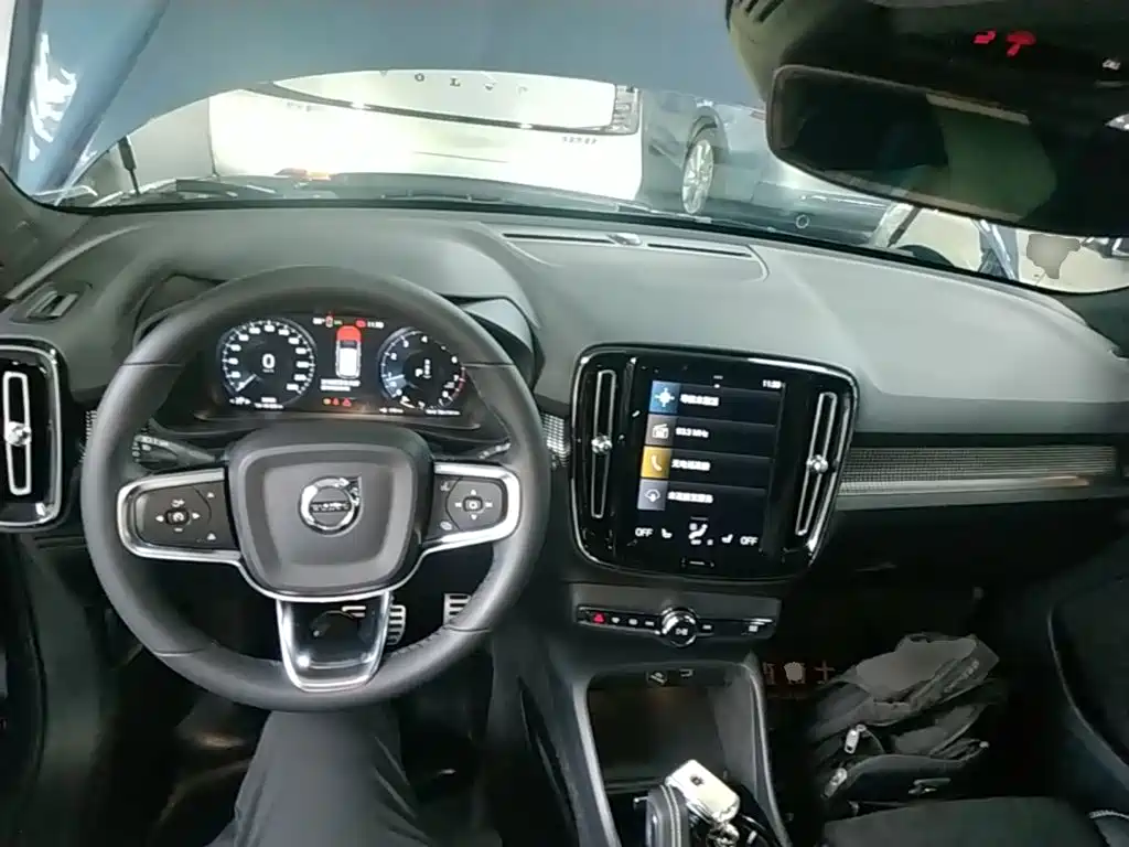 Volvo XC40 2022 — фото 10