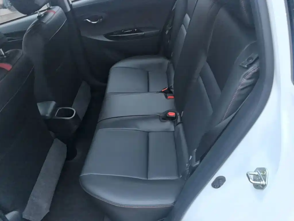 Toyota Yaris L 2020 — фото 17