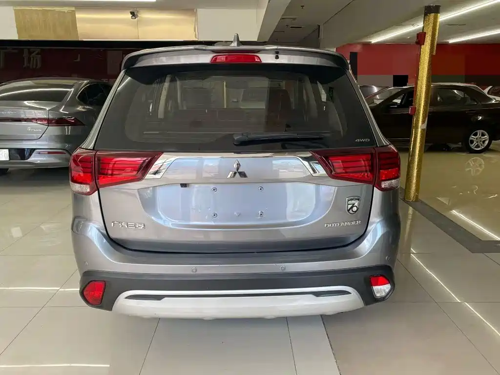 Mitsubishi Outlander 2019 — фото 5