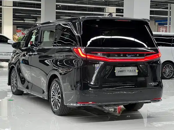 Lexus LM 2025