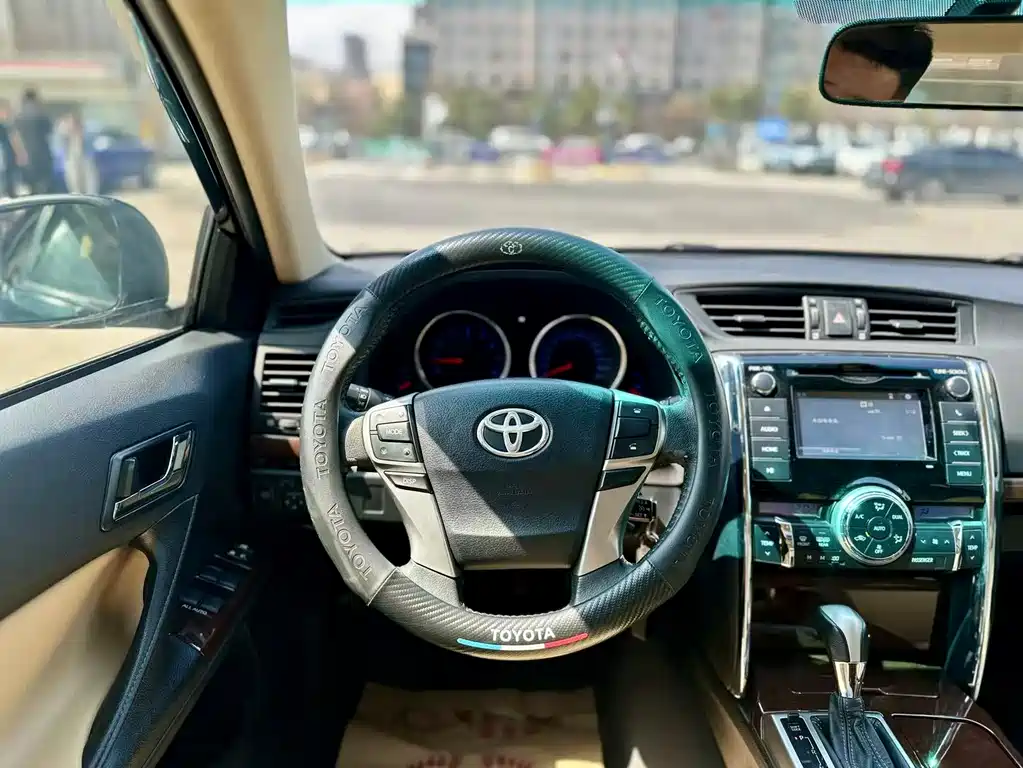 Toyota Reiz 2015 — фото 8