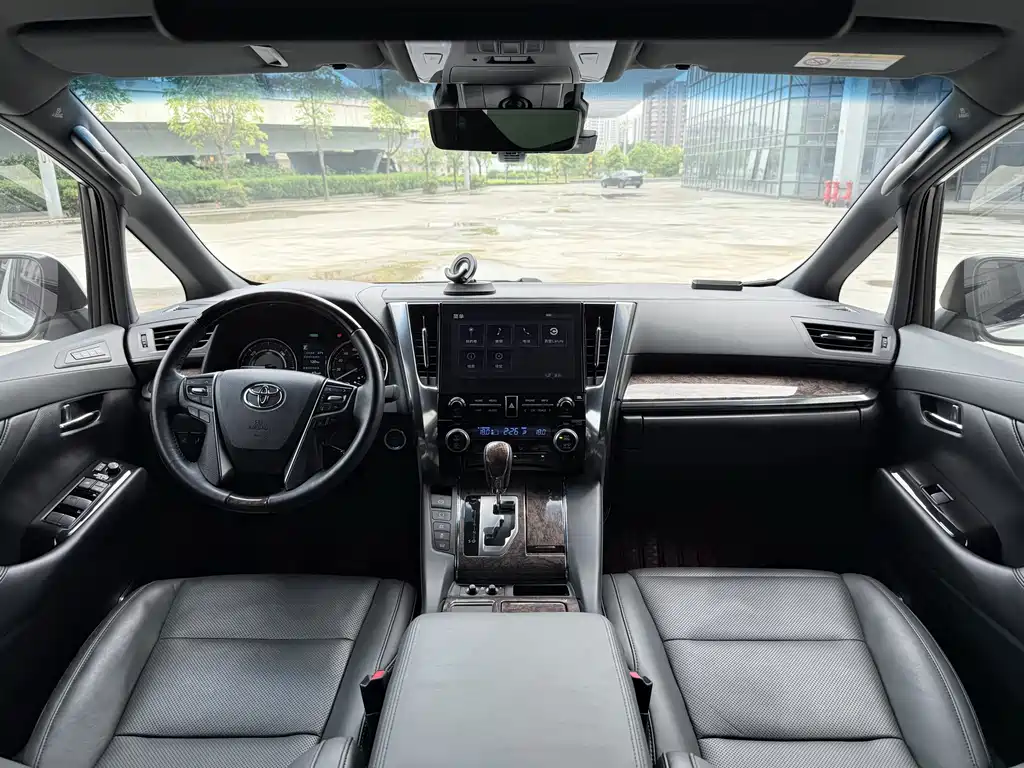 Toyota Vellfire 2023 — фото 9